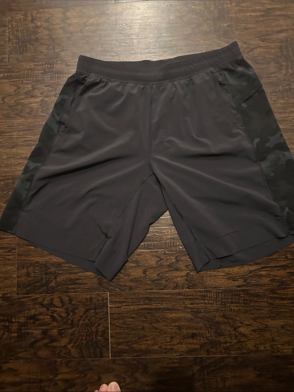 lululemon athletica Black Men's Athletic Performane Shorts Camo side Panels XL